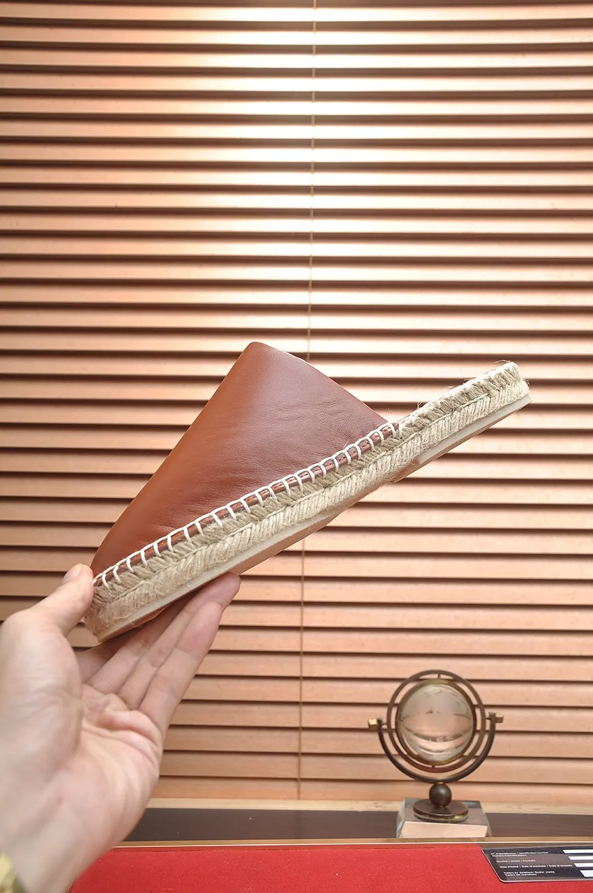 Men's men's shoes 💰540💶【𝐥𝐨𝐫𝐨 𝐏𝐢𝐚𝐧𝐚】lp classic loafers, an Italian treasure brand, the only brand that can match Hermès! Only after wearing it do we realize that we cannot let down our feet. The upper is imported cashmere, the lining of water-dyed cowhide ➕ the cowhide feet, the official original glass rubber outsole, and the pendant. Exclusive original packaging (tag ➕ brand paper ➕ outer box ➕ hand bag) code number: 38-45